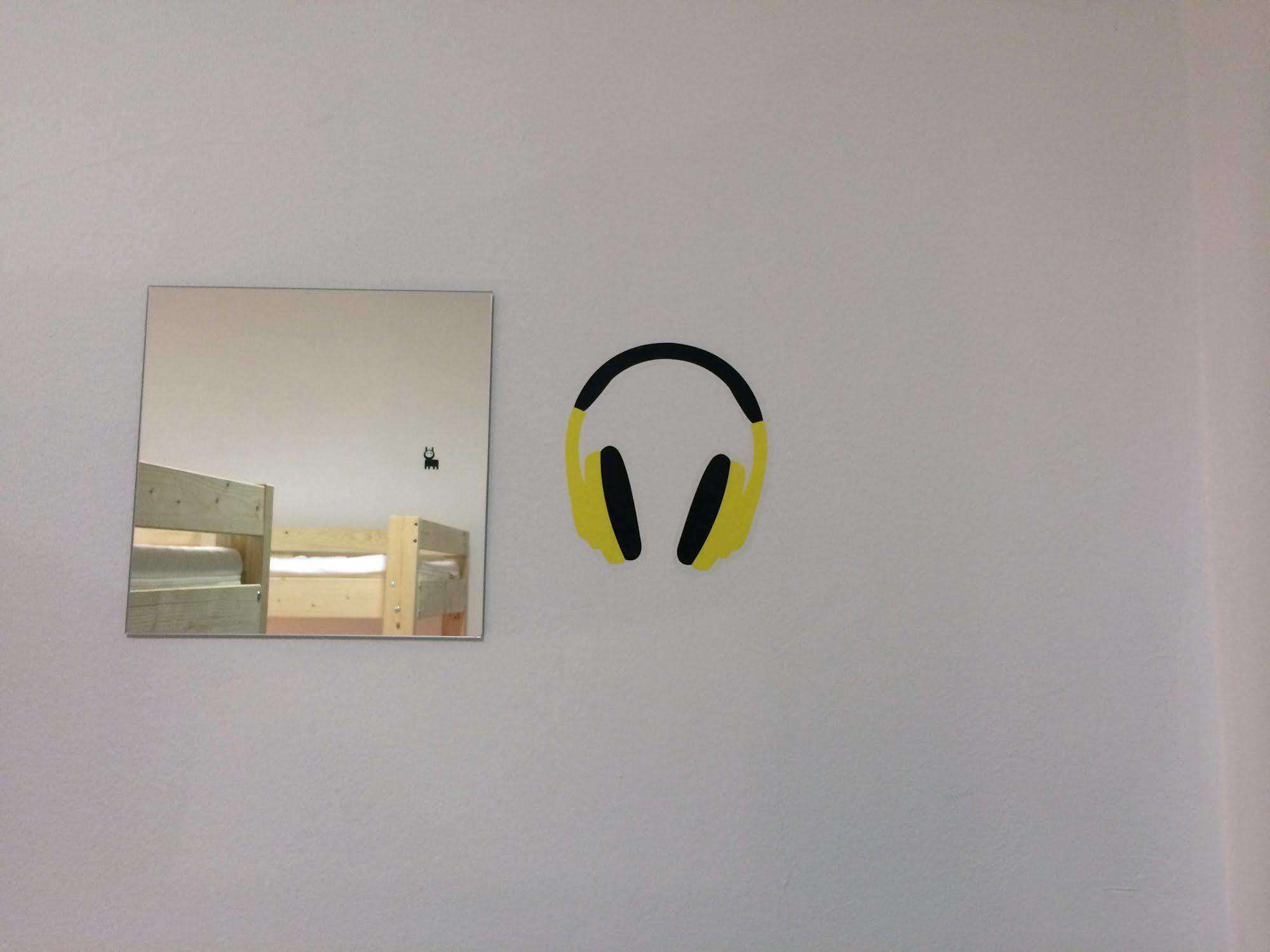 Fabrika Hostel Vilnius Ngoại thất bức ảnh